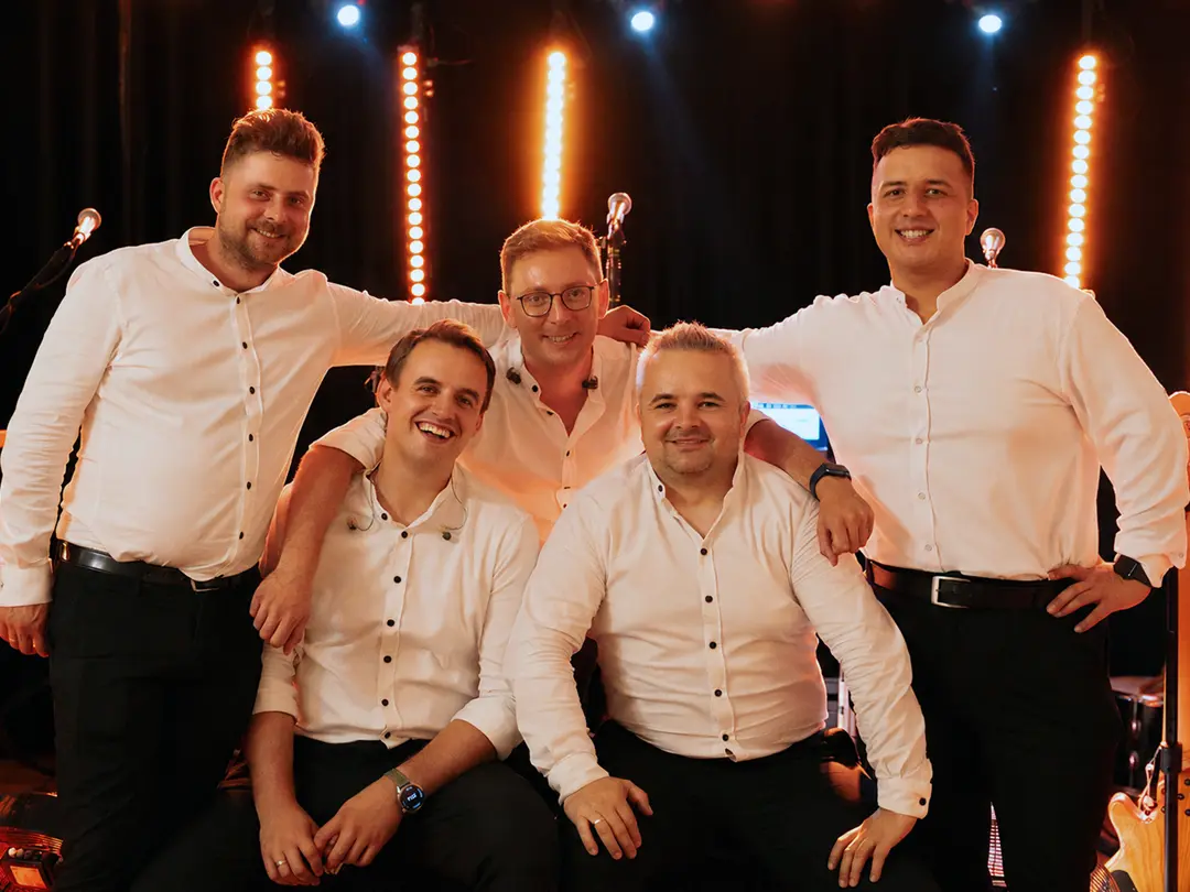 Avangarda Music Band - zespół na scenie